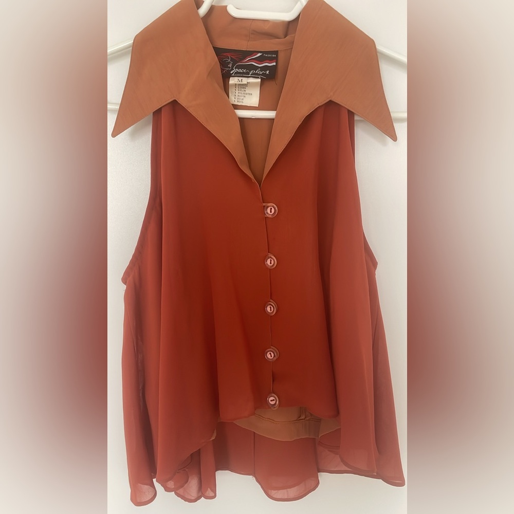 Women's Rust Sleeveless Button-Up Top